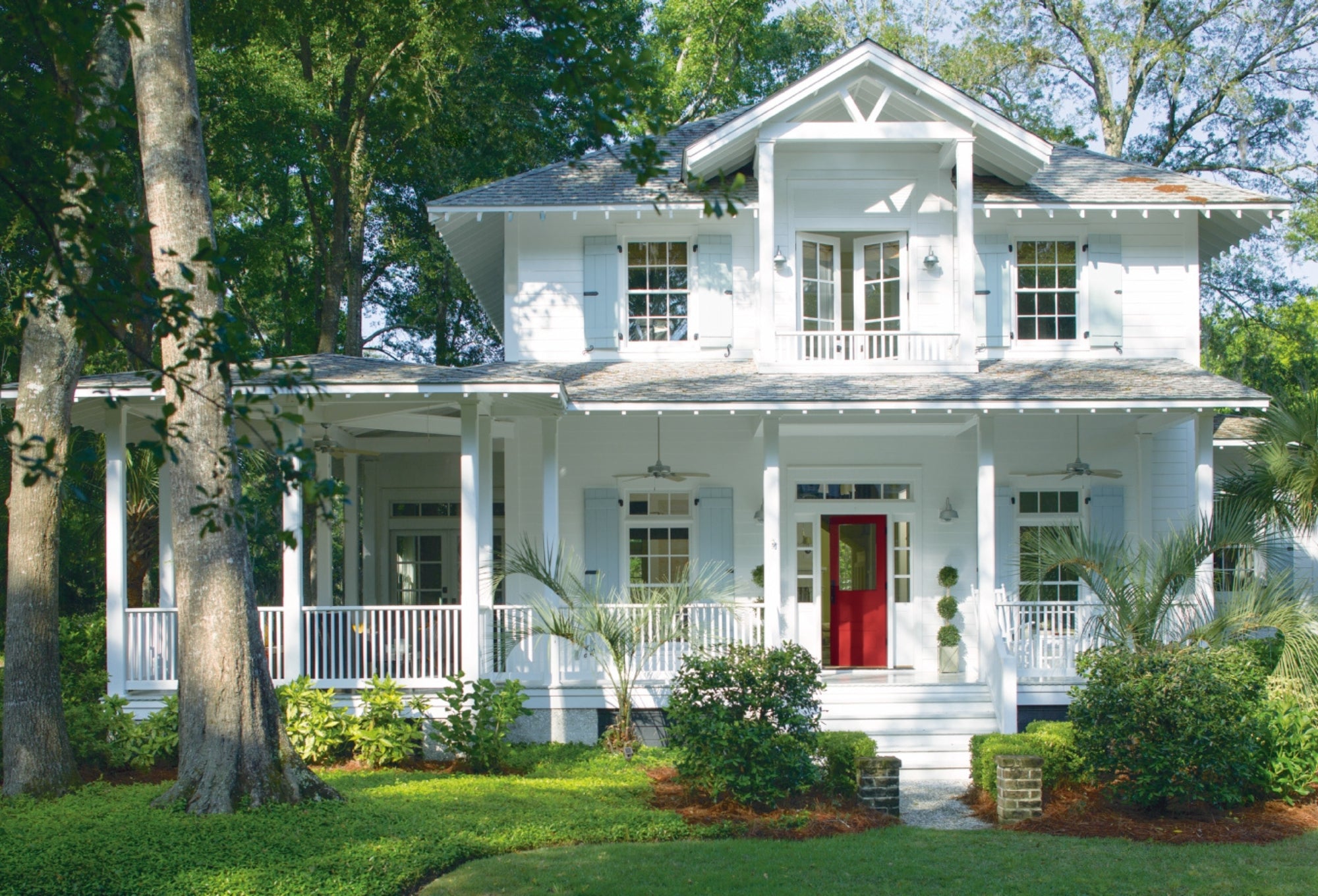 Finding the right Benjamin Moore red paint for your front door can elevate your curb appeal and add lasting value to your home.